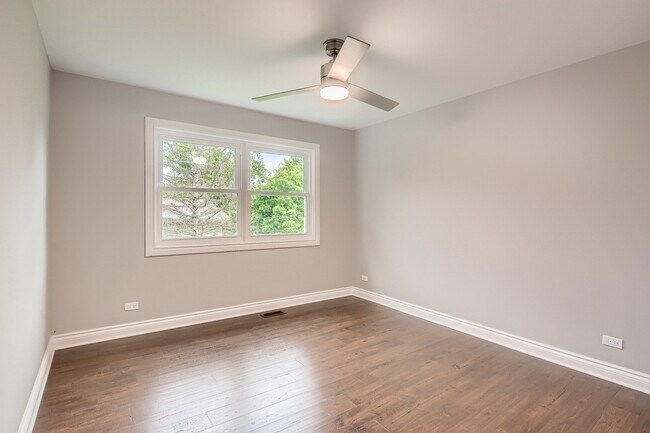 Building Photo - 2521 N Walnut Ave