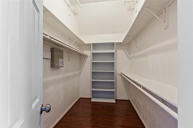 Building Photo - 10326 N Laurel Branch Dr