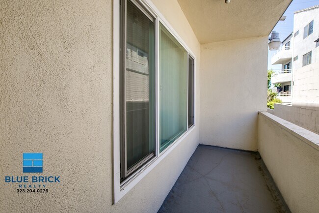 Building Photo - 17834 Burbank Blvd