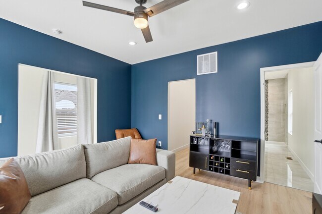 Building Photo - 408 St Clair Ave