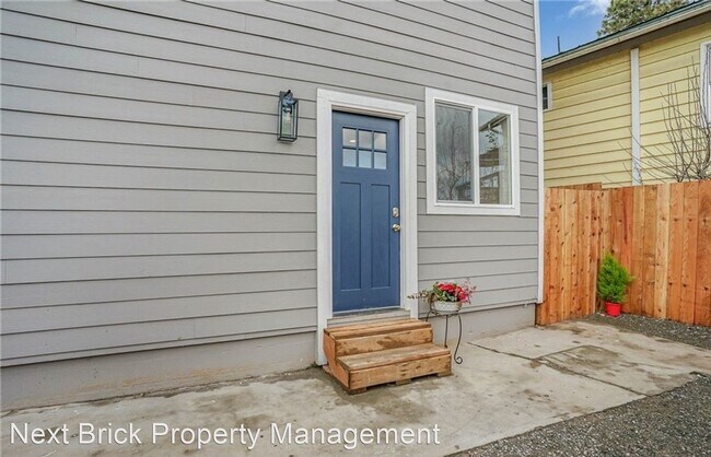 Building Photo - 3 br, 2 bath House - 1334 16th Ave S Unit B