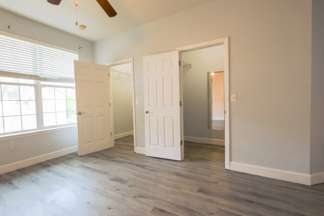 Building Photo - 2508 SW 35th Pl