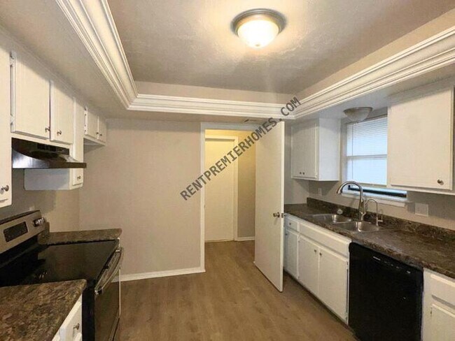 Building Photo - 200 Lochwood Cir