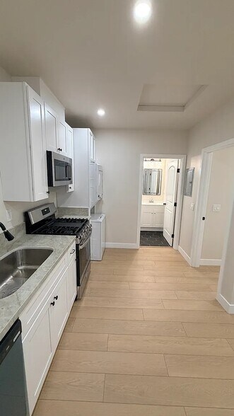 Building Photo - 16044 Milvern Dr