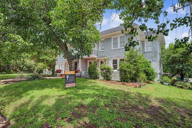 Building Photo - Spacious 2BR/2BA on the Bricks — Walk to Lucile's & the Cultural District