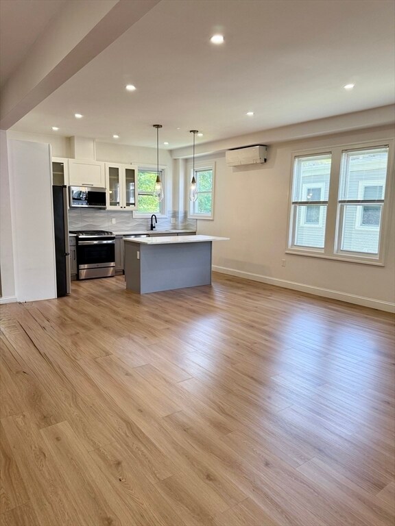Building Photo - 30 Howland St