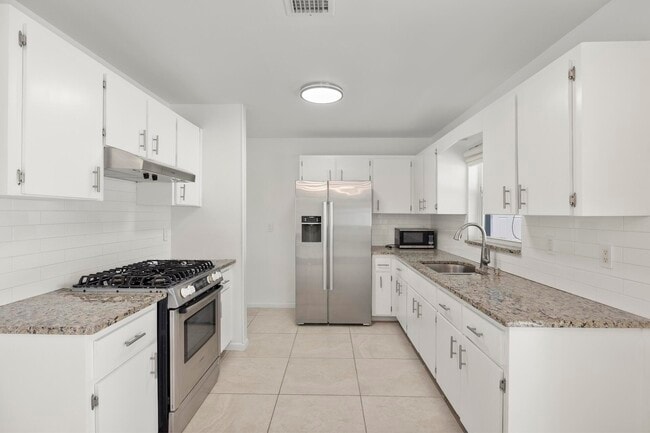 Building Photo - 3827 Barkis Ave