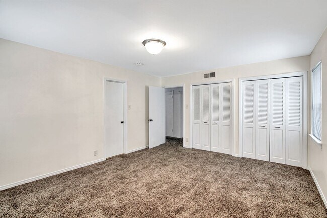 Building Photo - Newberry Drive