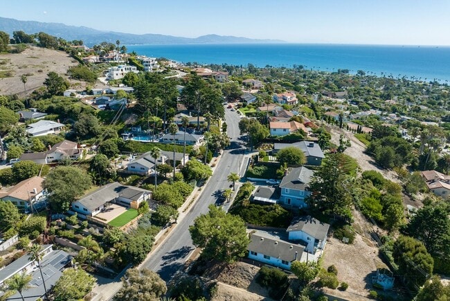 Building Photo - Beautifully Remodeled Mesa home with Ocean...