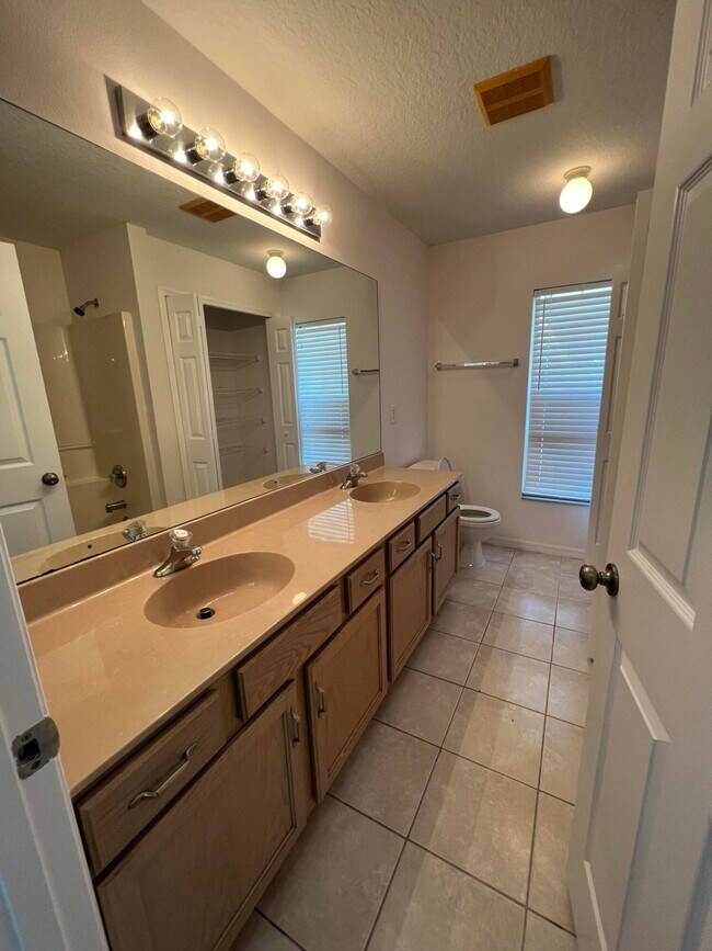 Building Photo - 4251 SW Astro Ct