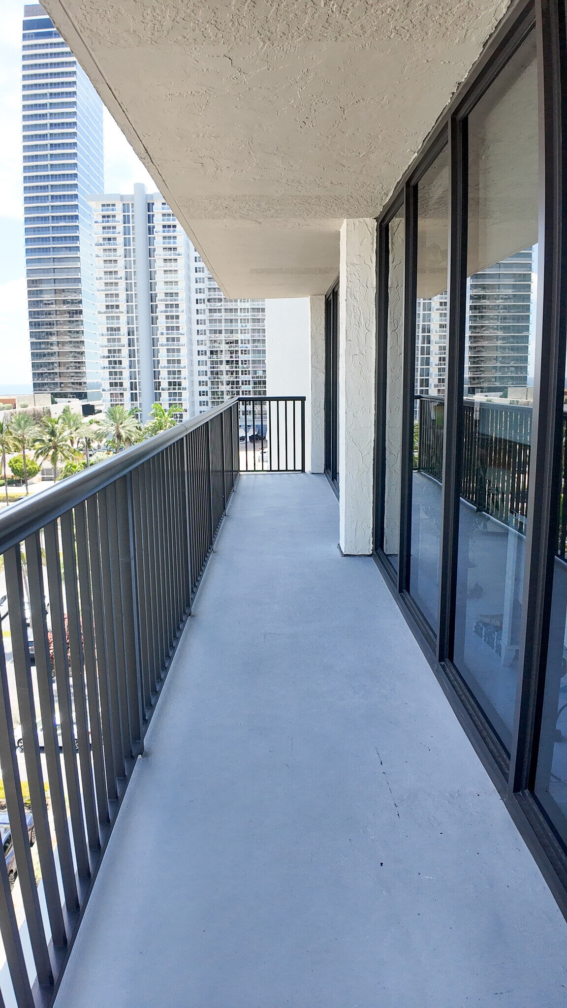 Building Photo - 2049 S Ocean Dr