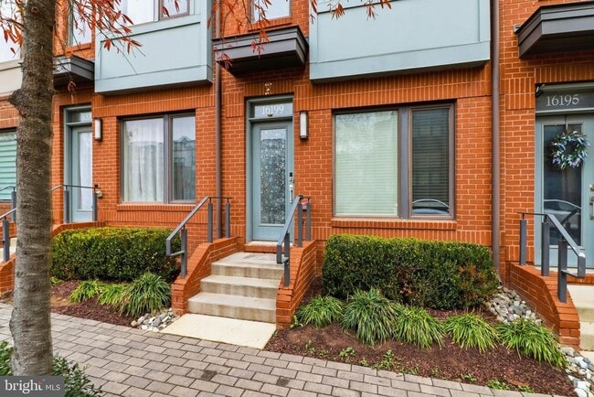 Building Photo - 16199 Columbus Ave