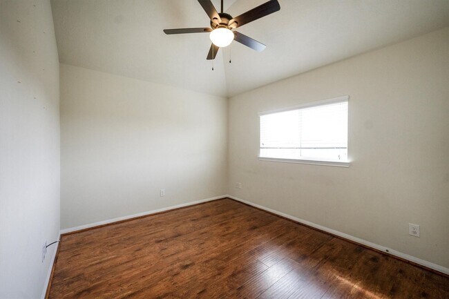 Building Photo - 10902 Barker View Dr