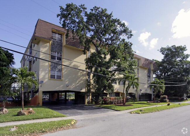 1475 NE 111th St - Biscayne Villa