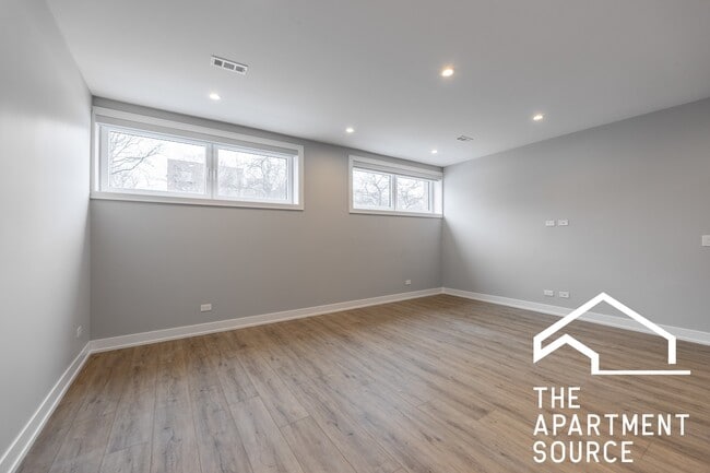 Building Photo - 2355 W Flournoy St