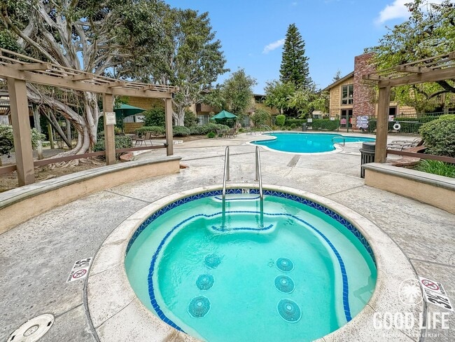 Building Photo - PRICE REDUCTION! 2BR in Gated Community | Pool, Jacuzzi & Balcony