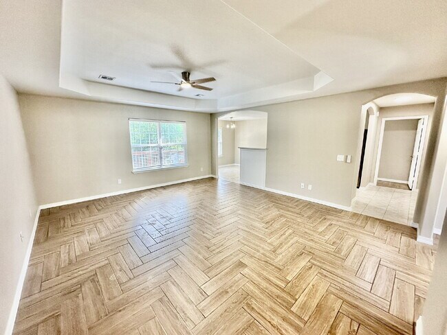 Building Photo - 6 Roessler Ln