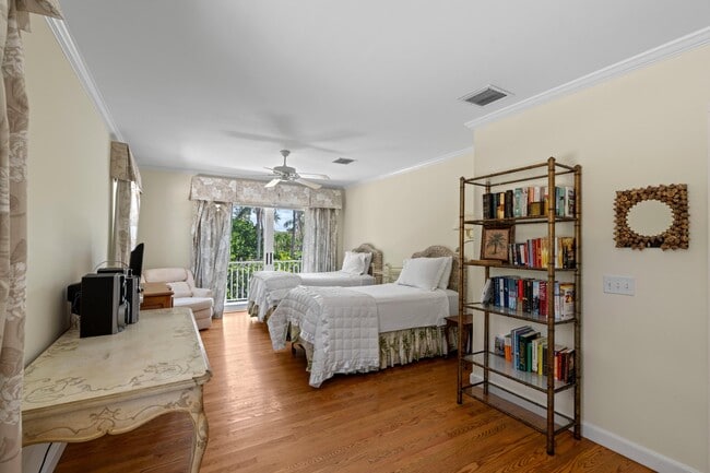 Building Photo - 1554 N Ocean Way