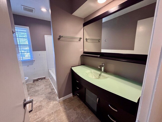 Building Photo - 2524 S 123rd Ave