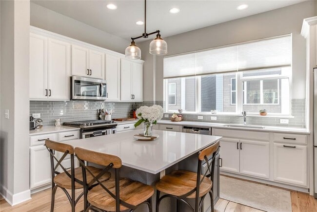 Building Photo - 1405 Hyde St