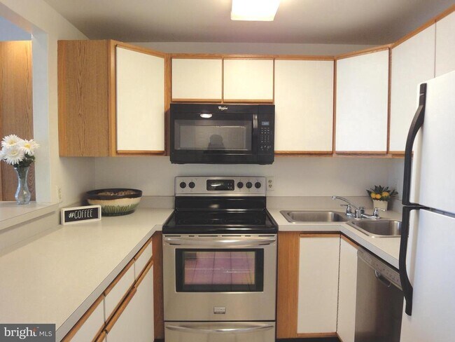 Building Photo - 28 Allegheny Ave