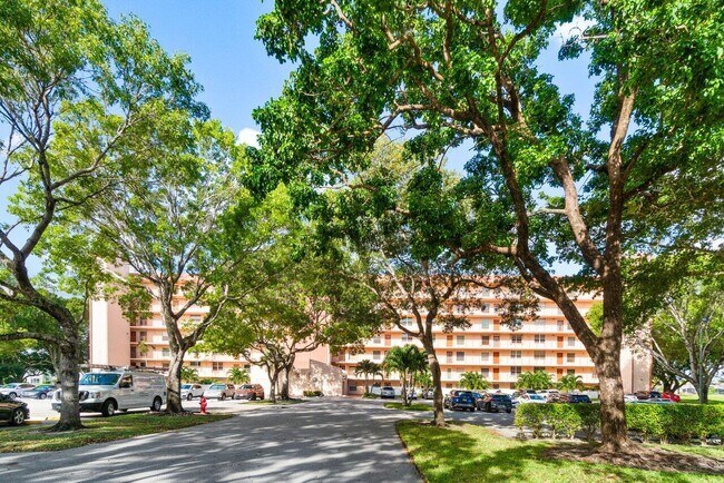 Building Photo - 14623 Bonaire Blvd