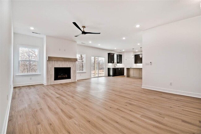 Building Photo - 247 Kinross Dr