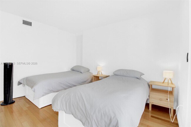 Building Photo - 5757 Collins Ave