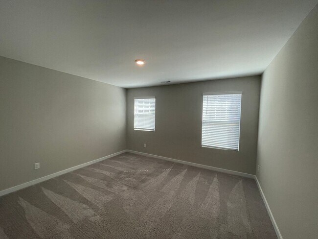 Building Photo - Beautiful Townhome located in Pineville, NC