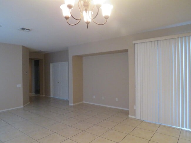 Building Photo - 336 N 77th Pl