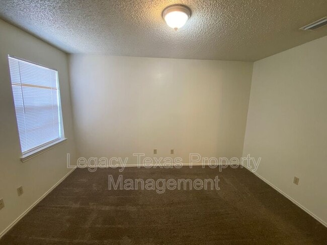 Building Photo - 1412 Courtney Pl