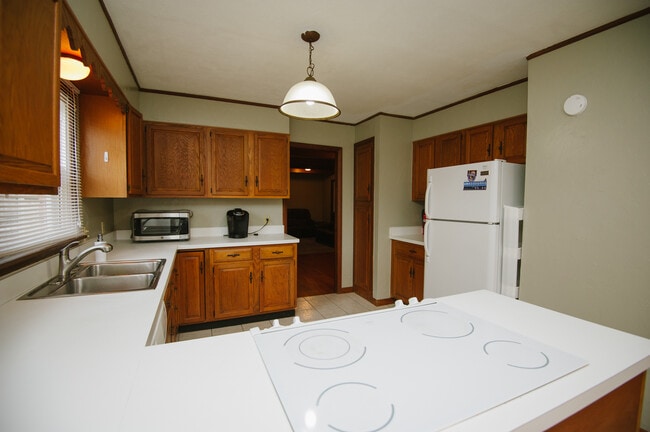 Building Photo - 524 S Ridge Dr