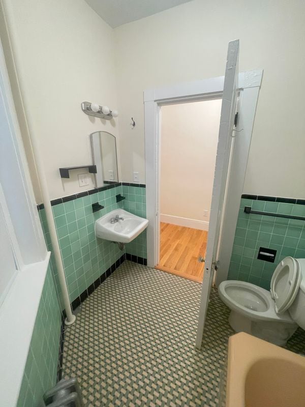 Building Photo - 504 Beacon St