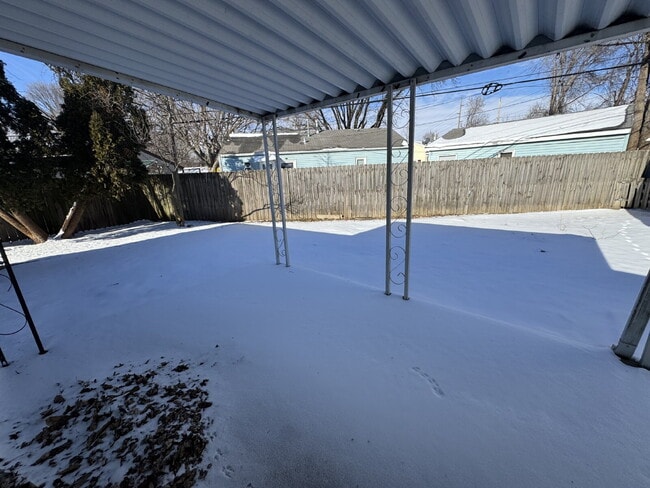 Building Photo - A MUST-SEE HOME IN SPRINGFIELD 2 BEDROOM 1 BATH GEM!