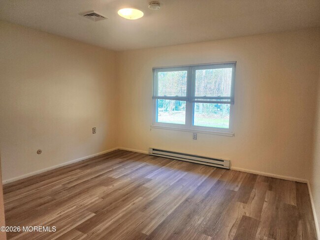 Building Photo - 341B Canterbury Ct