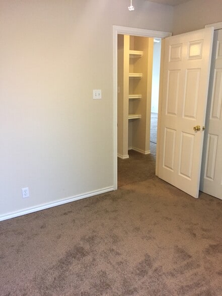 Building Photo - 307 Sunset Blvd