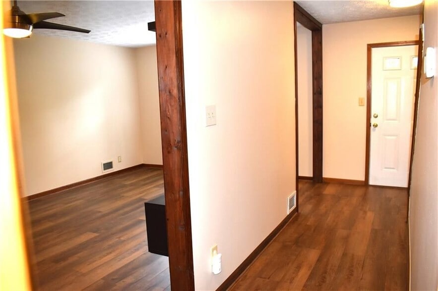 Building Photo - 2264 Post Oak Dr