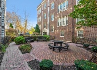 Building Photo - 433 N Lombard Ave