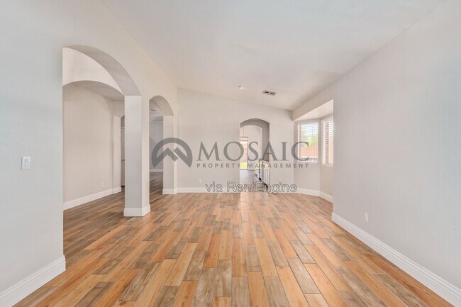 Building Photo - 3381 E Flamingo Ct