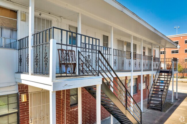 Alternate - 3016 Blodgett St