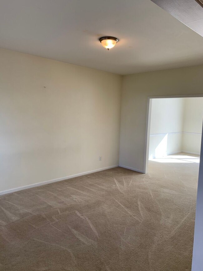 Building Photo - Beautiful Single Family For Rent NOW! Must...