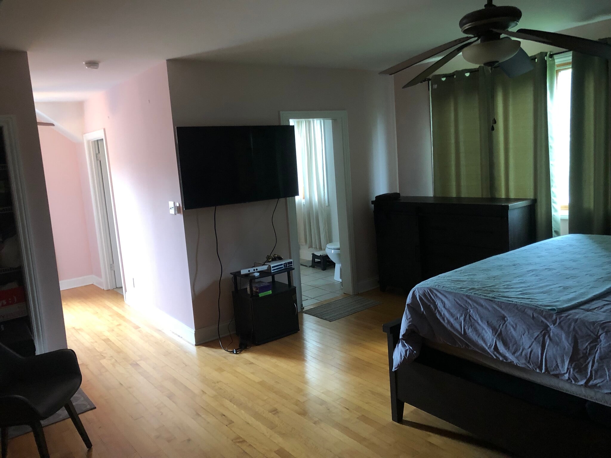 Master bedroom - 1571 Whitcomb Ave