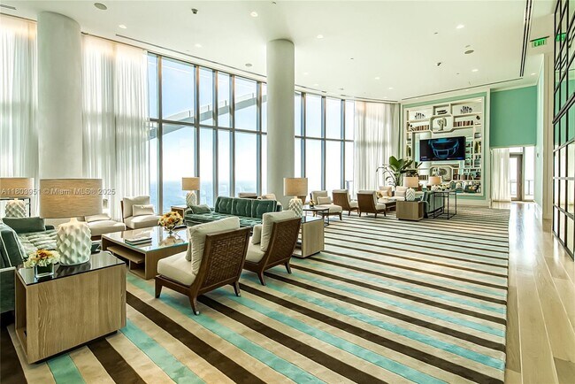 Building Photo - 15701 Collins Ave