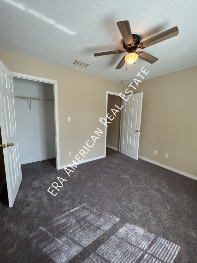 Building Photo - 4621 Bobolink Way