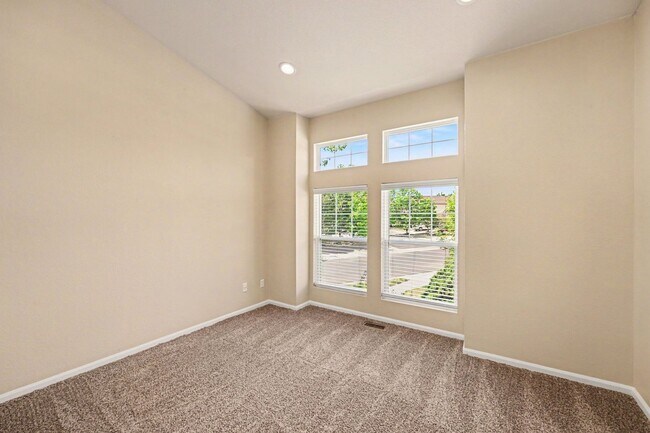 Building Photo - Fantastic Home in the Desirable Sterling Hills Neighborhood