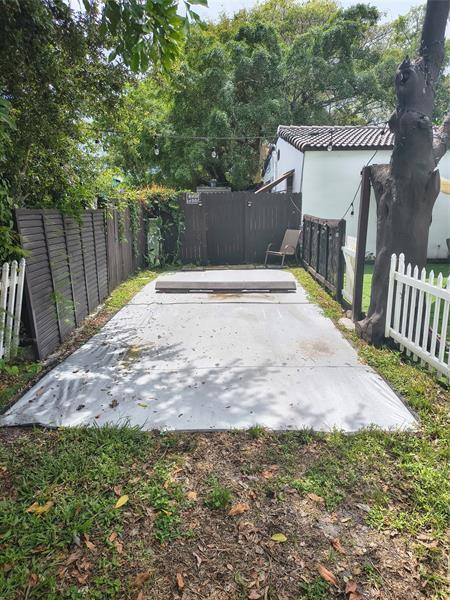 Building Photo - 2206 Coolidge St