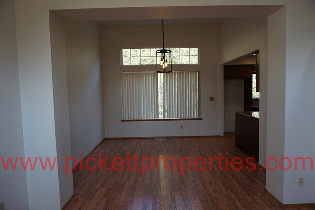 Building Photo - 12731 Plateau Cir NW