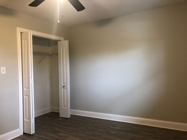 Building Photo - Oak Trail Apartments