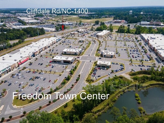 Building Photo - 5850 Century Oaks Dr