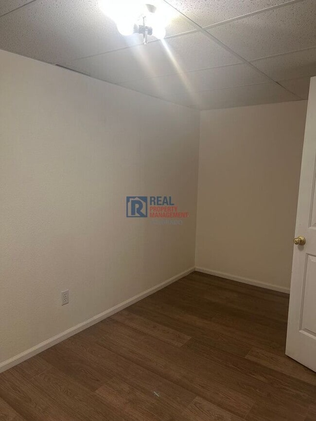 Building Photo - 9044 Edgewood St